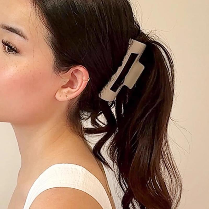 Soft Hair Clips for Women, Bendable Claw Clip, Non-Slip Square Squishy Silicone, Flexible Scalp-Safe Soft Cozy Clip, Unsnappable for Thick or Fine Hair, Strong Hold All-Day Comfort(Black and White)